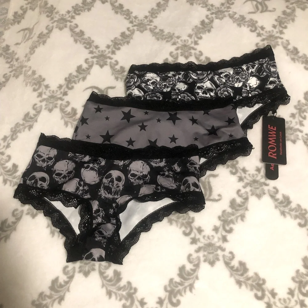 ROMWE Skull, Rose, & Star Underwear, Pack of 3 - Picture 2 of 10